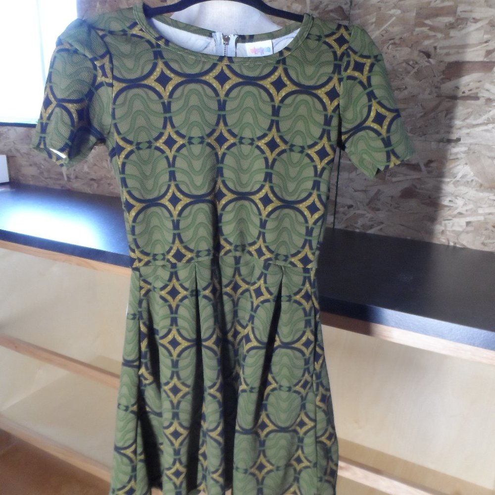 LuLaRoe Green/Black/Yellow Pleated Amelia Dress XS Women's Short-Sleeve Pockets
